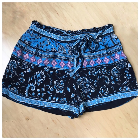 LOFT Floral Shorts - Picture 3 of 4